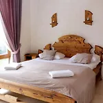Vip House Lodge *