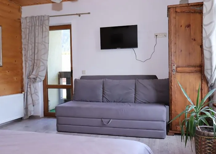 Vip House * Mikulicsin