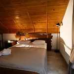 Vip House אכסניה