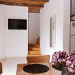 Vip House אכסניה