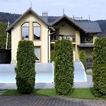 Vip House אכסניה מיקוליצ'ין