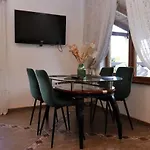 Vip House אכסניה