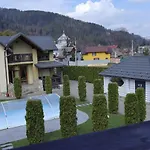 Vip House אכסניה מיקוליצ'ין