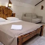 Vip House אכסניה מיקוליצ'ין